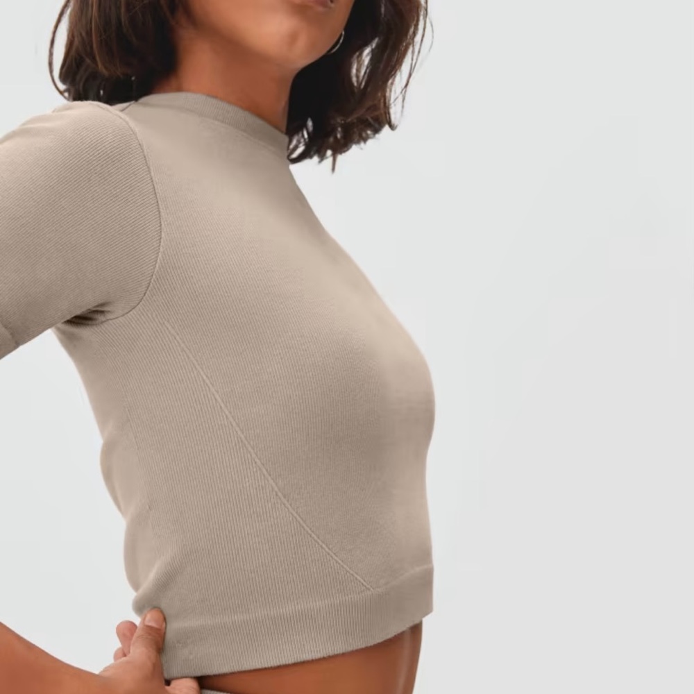 EVERLANE - The Seamless Tee - Burnt Sugar